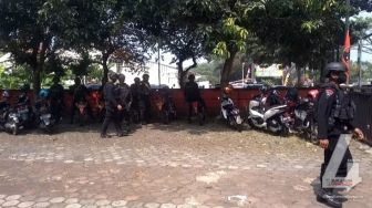 Kantor DPC PDIP Cianjur Dijaga Aparat Bersenjata Usai Dilempar Molotov