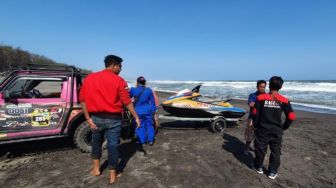 Ombak Besar Jadi Kendala Pencarian Jalur Laut Korban Pantai Goa Cemara