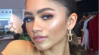 Bukan Sekadar Kulit Glowing, Yuk Kenalan dengan Tren Baru Dolphin Skin