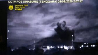 Gunung Sinabung Erupsi, Abu Vulkanik Capai 7.000 meter Dari Puncak