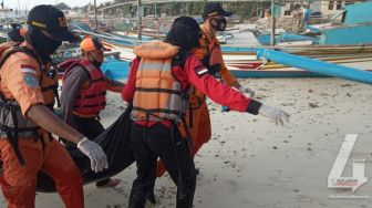 Detik-detik Tim SAR Temukan Jasad Zayyan di Pantai Pangumbahan