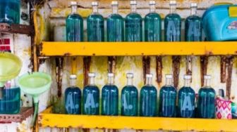 Bila Terpaksa Isi Eceran, Ini Cara Bedakan Bensin Murni dan Oplosan