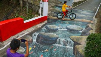 Keren! Jalan Ini Digambar Lukisan 3D Meriahkan HUT 75 Republik Indonesia