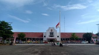 Banjarbaru Kibarkan Bendera Setengah Tiang, Wali Kota Wafat Positif Corona