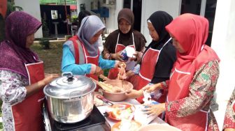 Bakti Pertamina Patra Niaga: Sumiyati Kini Inspirator Kuliner Ibu-ibu PKK