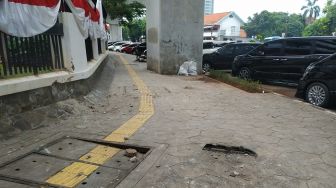 Penampakan Lokasi Kecelakaan Mini Cooper yang Tabrak Pagar Gedung Kejagung