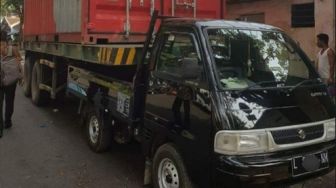 Potret Suzuki Carry Ini Bikin Salah Fokus, Bisa Menarik Kontainer?