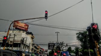 Heboh Bangjo Terlama di Semarang, Warganet Beri Komentar Kocak: Nyala Merah Masih SD, Hijau Sudah SMP