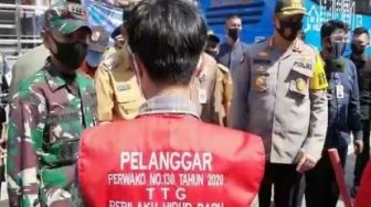 Terjaring Razia Masker, Pria Ini Tantang Petugas Satpol PP
