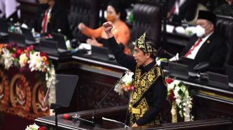 Jokowi Pakai Baju Adat NTT saat Sampaikan Pidato Kenegaraan