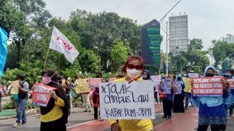 Dihadang Kawat Berduri, Ratusan Buruh Tak Bisa Demo saat Ada Jokowi di MPR