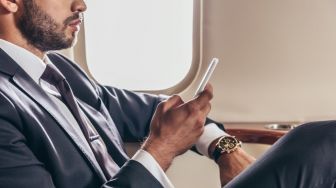 Apa Bahayanya Main Ponsel di Pesawat?