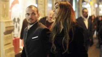 Setahun Lebih Cerai, Wesley Sneijder 'Pacaran' Lagi dengan Yolanthe Cabau