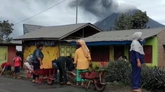 Jumat Sore, Gunung Sinabung Kembali Erupsi, Semburkan Abu 4.200 Meter