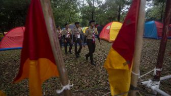 Sejumlah peserta berbaris dalam perkemahan Hari Pramuka di Bumi Perkemahan Pramuka, Cibubur, Jakarta, Jumat (14/8/2020). [ANTARA FOTO/Aditya Pradana Putra]
