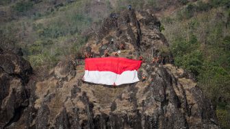 Meski Pandemi, 10 Ribu Pendaki Peringati HUT RI di Gunung Bawakaraeng