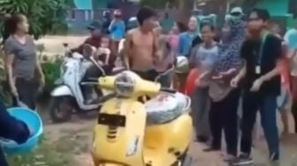 Bagaikan Sultan! Video Orang Sekampung Sambut Warga Beli Motor Vespa Viral