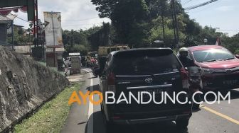 Jalur Puncak Siang Ini Macet, Polisi Berlakukan Oneway Arah Jakarta