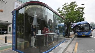 Tangkal Virus Corona, Korea Selatan Bangun Halte Bus Pintar