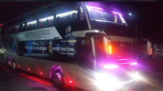 Viral Bus Putera Mulya Digendoli Sosok Misterius di Belakang, Ngeri Euy