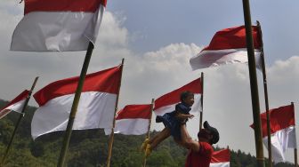 Ribuan Bendera Merah Putih di Poetoek Suko