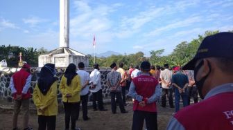 Peringati HUT RI ke-75, Warga Semarang Gelar Upacara di Tugu Soeharto