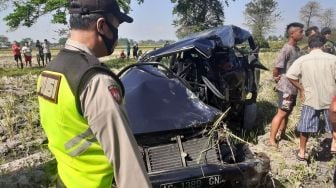 Kecelakaan Maut Kereta-Mobil di Kediri di Hari Kemerdekaan, 3 Orang Tewas