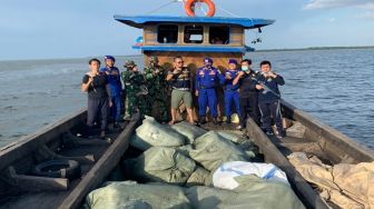 Selundupkan Pakaian Bekas, Kapal Asal Malaysia Dibekuk Bea Cukai Bengkalis