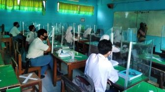 Sekolah di 11 Desa di Garut Dilarang Gelar KBM Tatap Muka