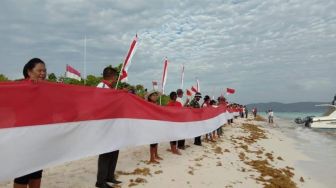 Pemuda Katolik Komcab Tanimbar Kibarkan Merah Putih di Pulau Nukaha