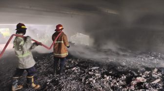 Terowongan Tol Jagorawi Kebakaran, Api Berkobar, Asap Hitam Mengepul