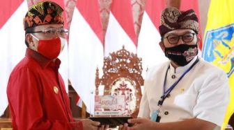 Gubernur Bangga Kain Pegringsingan Bali Jadi Simbol Mata Uang Kertas RI