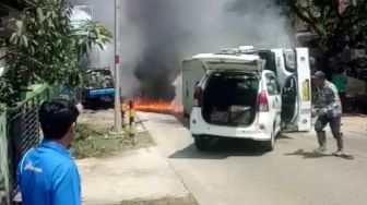 Tabrakan Beruntun, Bus Damri Terguling dan Terbakar di Pandeglang