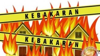 Diduga Korsleting Listrik, Rumah Milik Lansia di Leuwiliang Bogor Terbakar