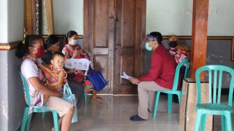 Cegah Hoax Imunisasi, Mahasiswa UMM Lakukan Sosialisasi di Posyandu