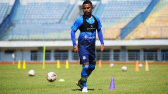 Fokus Latihan Bareng Persib, Ardi Idrus Enggan Pikirkan Kekuatan Lawan