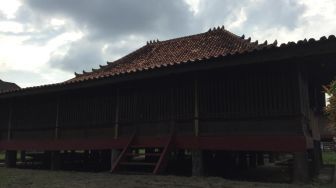 Centong Basemah dan Kapak Beliung Diserahkan Warga ke Museum