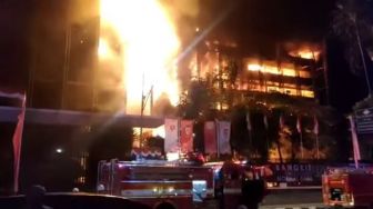 Situasi Terkini Kebakaran di Gedung Kejaksaan Agung RI, Api Masih Membara