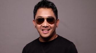 Bawakan Lagu Hits Versi Koplo, Dudy Oris Sukses Meriahkan Acara Ultah NR Herbal Care