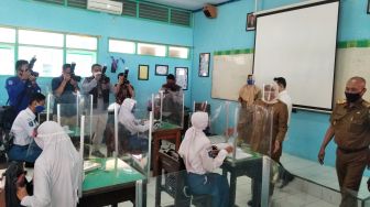 Nganjuk Uji Coba Buka Sekolah, Khofifah: SMADA Bisa Ditiru SMA Lain