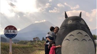 Bikin Halte Bus Totoro Untuk Cucu, Tempat Ini Kini Viral Dikunjungi Turis