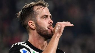 Pemain Anyar Barcelona Miralem Pjanic Positif Virus Corona