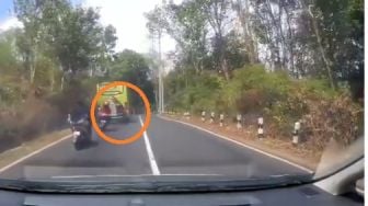 Cara Pemotor Hindari Bus yang Gak Kuat Nanjak, Kasihan Motornya