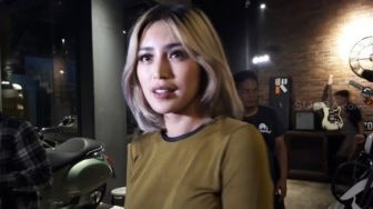 Terus Dikritik Gegara Baju Seksi, Jessica Iskandar Ubah Penampilan