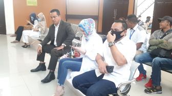 Bertemu di Persidangan, Ibu Vicky Prasetyo dan Angel Lelga Tak Saling Sapa