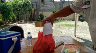 Diisolasi di GOR Tambora, Makanan dari Keluarga Pasien Cuma sampai Gerbang