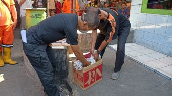 Sempat Dikira Boneka, Warga Kampung Rawa Digegerkan Penemuan Mayat Bayi