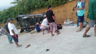 Mobil Pick Up Terguling di Kawasan Wisata Gunungluhur, Tiga Orang Meninggal