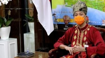 Ganjar Pranowo ternyata Koleksi Baju Adat Nusantara, Begini Kisahnya...