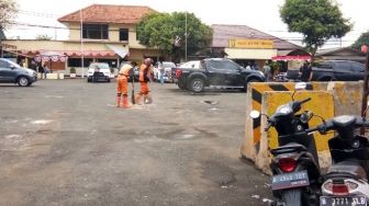 Penyerangan Polsek Ciracas: Diserang 100 Orang, Sejumlah Mobil Rusak